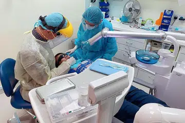 chas, dentist