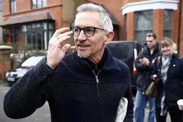 KEMBALI BERTUGAS: Bekas bintang England yang kini pengulas bola sepak, Gary Lineker, mendapat tumpuan selepas mengkritik dasar terbaru Britain ke atas pelarian yang mohon suaka di negara itu di akaun Twitternya. - Foto REUTERS