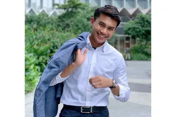 BERBEKAL KERJA KERAS: Zhin Sadali menitikberatkan kerja keras dan kesediaan pelajari ilmu seni baru bahkan bersyukur bermula sebagai pengacara program kanak-kanak hingga diberi kepercayaan mengacara program 'Countdown Tahun Baru 2023' semalam. - Foto INSTAGRAM ZHIN SADALI