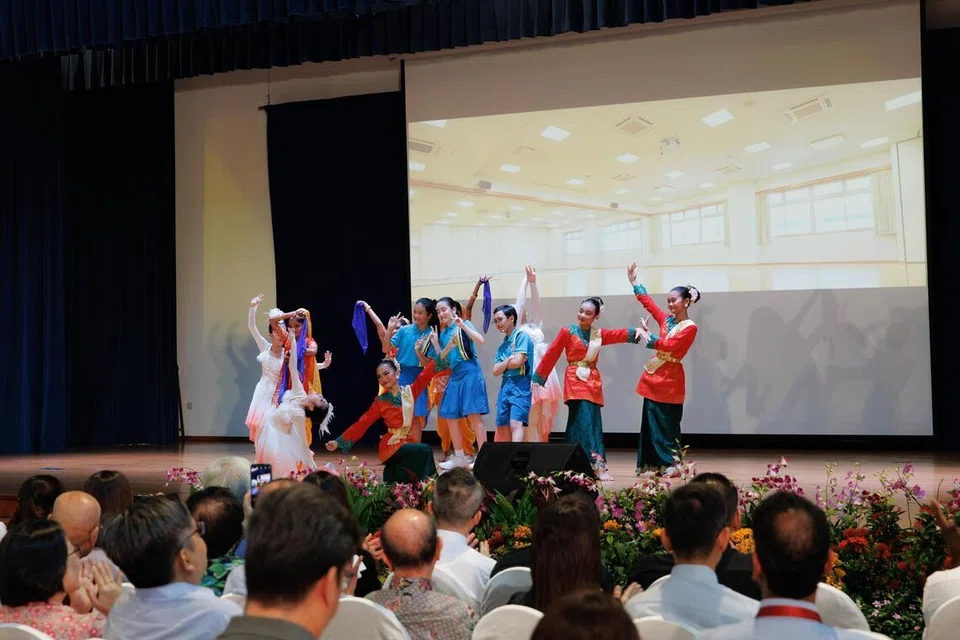 Sambutan ulang tahun ke-100 Sekolah Rendah Telok Kurau turut menampilkan sebuah muzikal dengan persembahan nyanyian dan tarian daripada kumpulan tarian Melayu, India dan Cina sekolah itu.