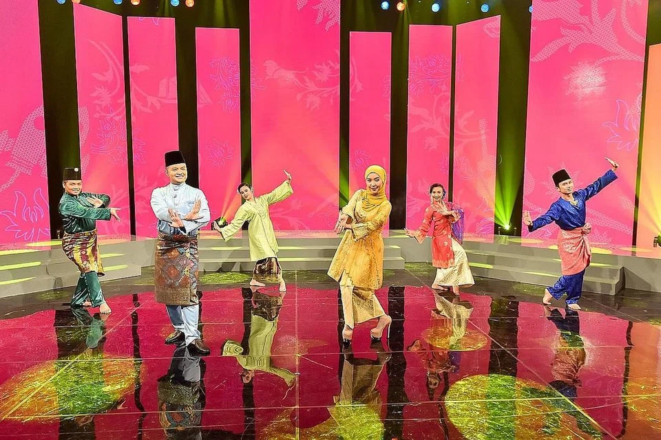 ANTARA ACARA: Rancangan khas pelancaran Bulan Bahasa 2021 di saluran Mediacorp Suria memaparkan pelbagai program untuk penonton. - Foto FACEBOOK MAJLIS BAHASA MELAYU SINGAPURA