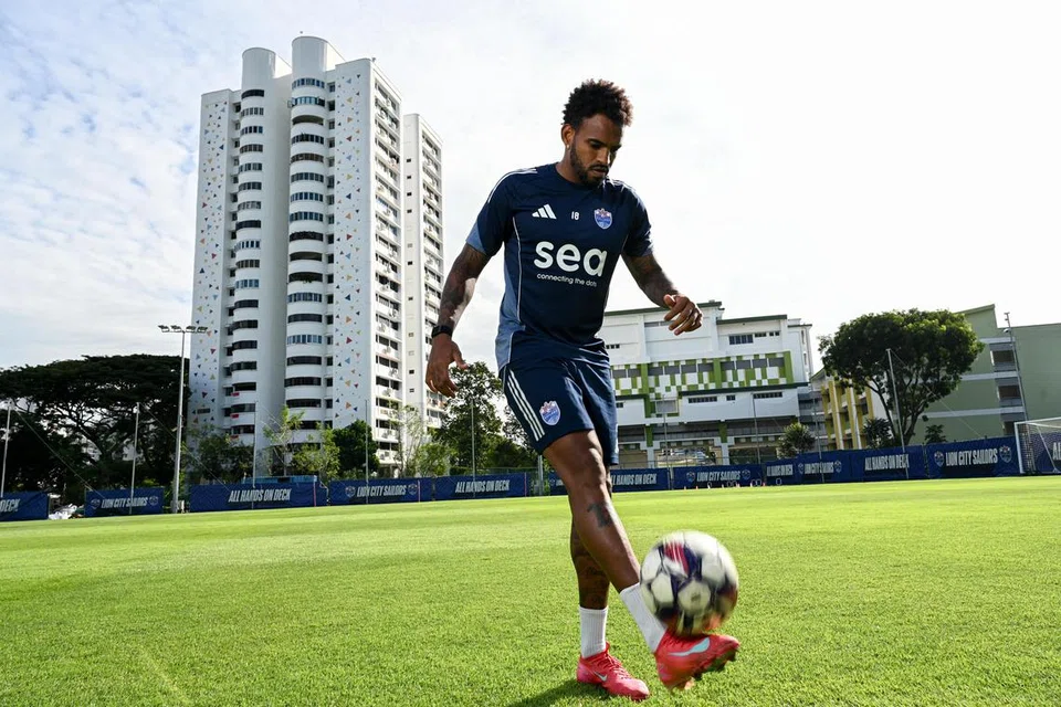 Penyerang Brazil, Anderson Lopes, menjaringkan 22 gol pada 2023 dan 24 gol pada 2024, menjadikannya penjaring terbanyak Liga 1 Jepun untuk dua tahun berturut-turut sebelum menyertai Lion City Sailors. Ketajaman beliau akan menjadikan barisan serangan LCS semakin berbisa.