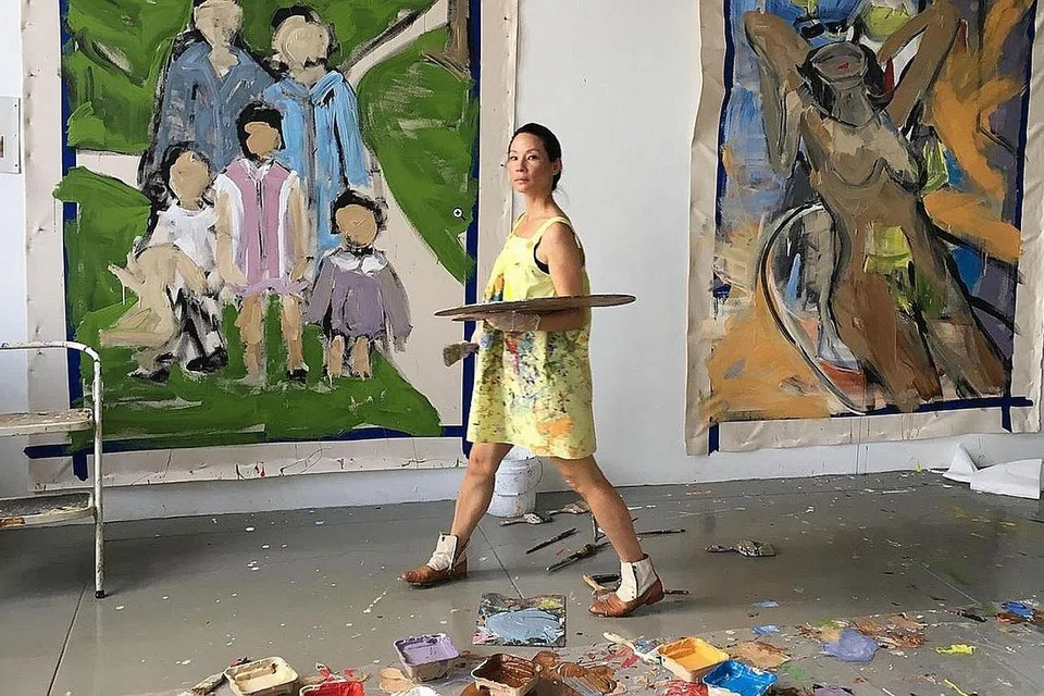 LUCY LIU: Pernah adakan pameran lukisan yang menggunakan barang terbuang di Muzium Negara Singapura. - Foto INSTAGRAM ARTARAMA