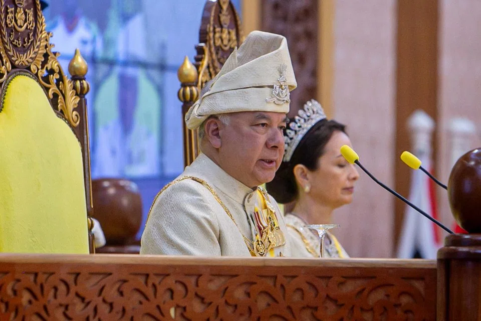 Sultan Perak, Sultan Nazrin Shah, menyampaikan ucapan sempena Istiadat Pembukaan Rasmi Tahun Ketiga Dewan Undangan Negeri (DUN) Perak Ke-15 di Bangunan Perak Darul Ridzuan pada 15 April.