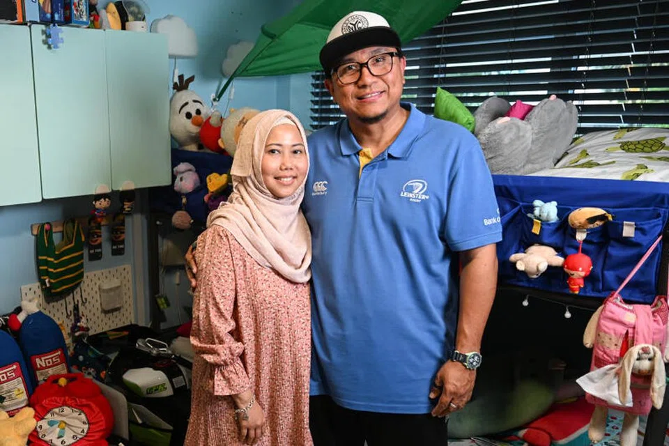 Zaina Zainal, Mohammad Asiek Ashari