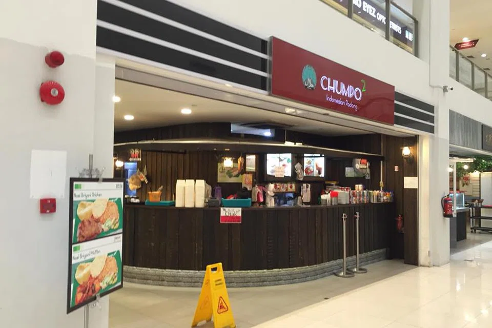 LESEN DIGANTUNG: Kedai makan Chumpo2 Indonesian Padang di Rivervale Plaza digantung lesen selama dua minggu, berkua tkuasa 26 September hingga 9 Oktober 2023.