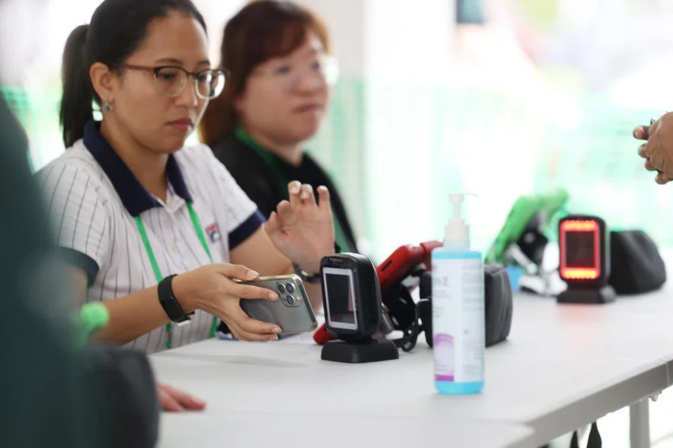 KESILAPAN ELEKTRONIK: Selepas Writ Pilihan Raya Presiden 2023 dikeluarkan dan sehingga Hari Mengundi pada 1 September 2023, seramai 1,093 warga Singapura memberitahu ELD mereka tidak menerima kad undi meskipun telah mengundi semasa Pilihan Raya Umum 2020. 