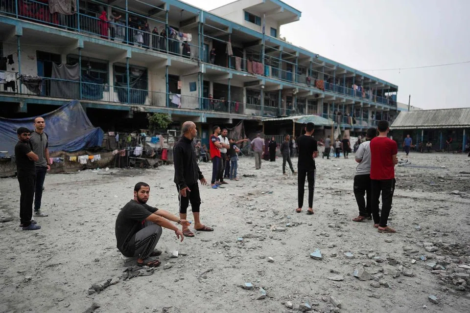 Sekolah yang diuruskan oleh Pertubuhan Bangsa-Bangsa Bersatu (PBB) di Deir el-Balah digunakan sebagai tempat perlindungan bagi penduduk Palestin yang melarikan diri akibat serangan Israel.