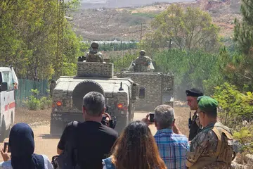 Anggota tentera Lebanon dikerahkan di pintu masuk bandar Zawtar al-Gharbiyeh, selatan Lebanon, selepas pasukan Israel berundur dari kawasan berkenaan pada 21 Julai.
