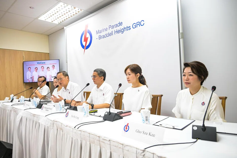 Menteri Tenaga Manusia, Dr Tan See Leng (tiga dari kiri), akan memimpin pasukan Parti Tindakan Rakyat (PAP) yang merangkumi (dari kiri) Speaker Parlimen, Encik Seah Kian Peng; muka baru PAP, Cik Diana Pang; Menteri Negara (Ehwal Dalam Negeri merangkap Pembangunan Negara), Profesor Madya Dr Muhammad Faishal Ibrahim; dan Cik Tin Pei Ling, di GRC Marine Parade-Braddell Heights bagi Pilihan Raya Umum 2025 (GE2025). Peguam perkapalan, Cik Gho Sze Kee (kanan), akan menggantikan Encik Lim Biow Chuan di SMC Mountbatten.