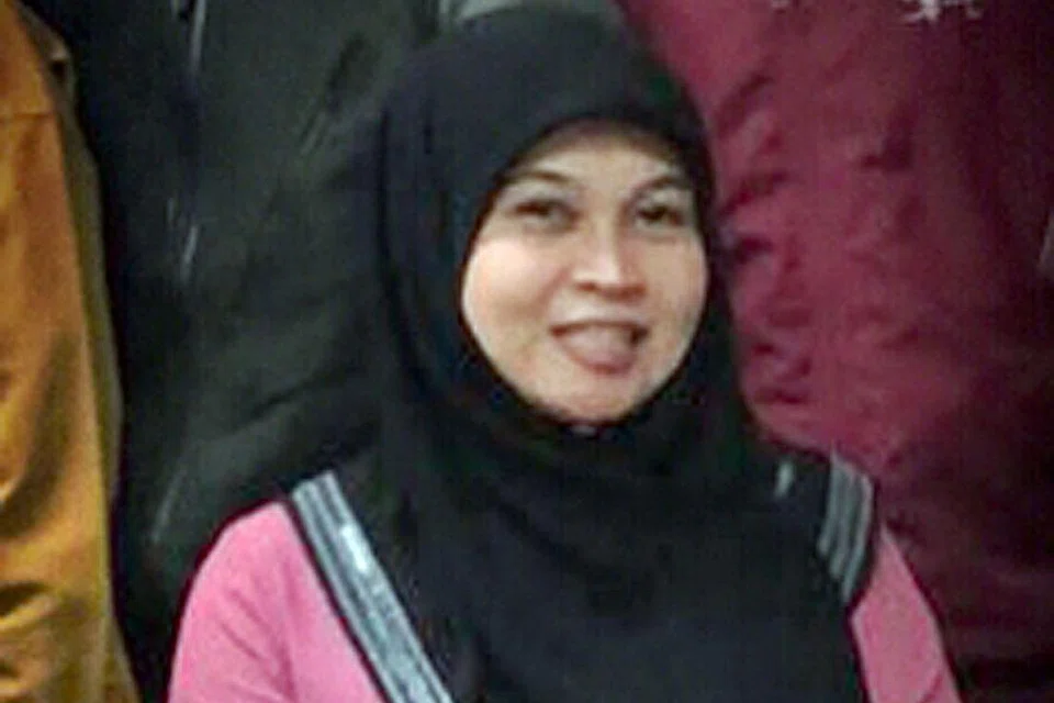 LANGKAH MENGIKTIRAF TUKANG URUT: Cik Shalina Yusuf, memberi khidmat urut selepas bersalin dan urut tradisional khusus untuk wanita dari rumah ke rumah. - Foto BM oleh SAINI SALLEH