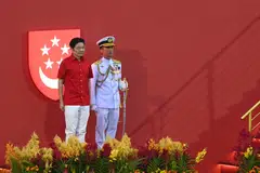 Perdana Menteri, Encik Lawrence Wong, menonton Perbarisan Hari Kebangsaan (NDP) yang ke-59 selaku Perdana Menteri buat kali pertama sejak mengangkat sumpah pada Mei lalu.
