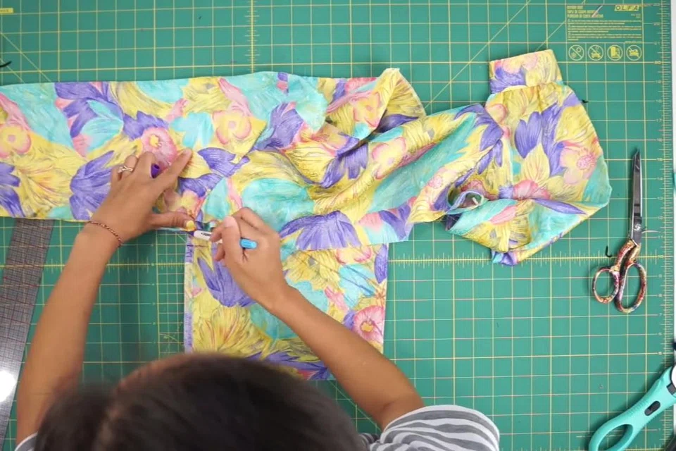 Terdapat pelbagai video di YouTube yang mengajar para penonton cara untuk menukar gaya pakaian mereka supaya kelihatan baru seperti pencipta kandungan yang dikenali dengan nama ‘Coolirpa’ 