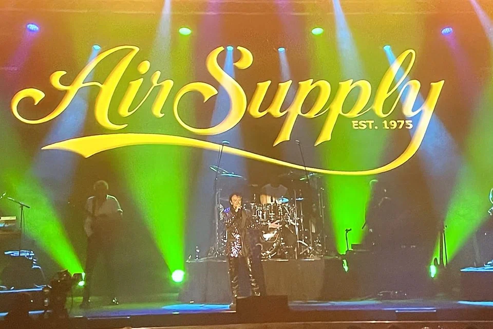 Kumpulan duo Air Supply asal Australia ini diasaskan sejak 1975 dan masih diminati ramai sehingga kini.  