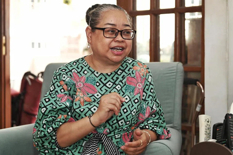 DAPAT GALAKAN KELUARGA: Cik Saedah Samat-Alkaff mendapat pendedahan seni sejak kecil.