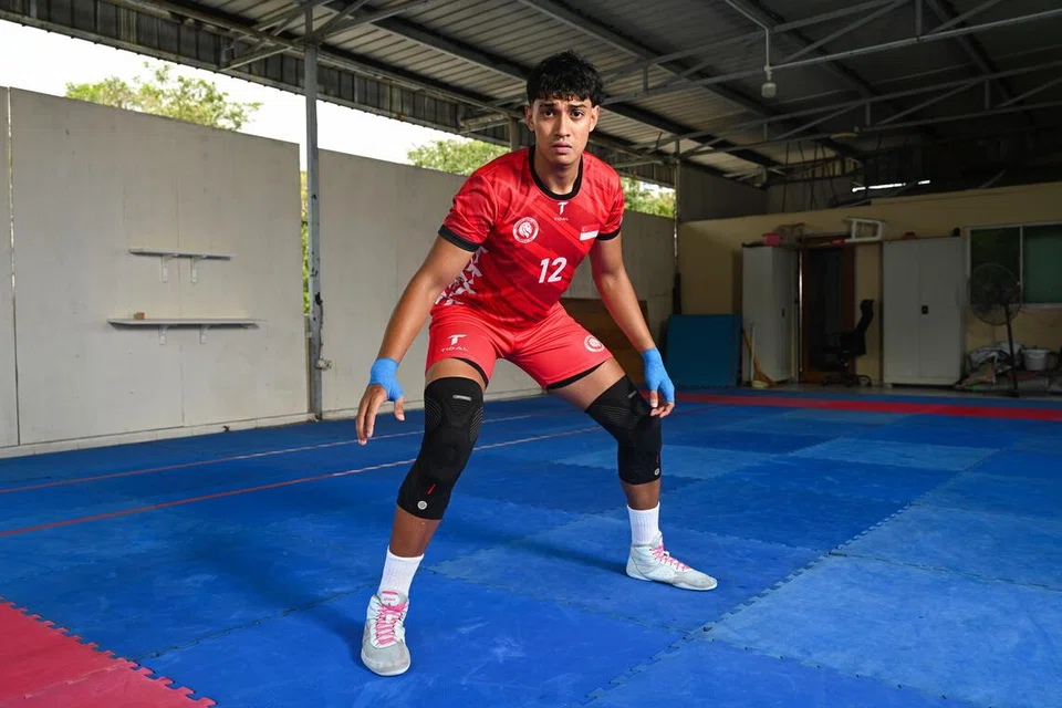 Aidil salah seorang pemain penyerang dalam pasukan kabadi Singapura lelaki.