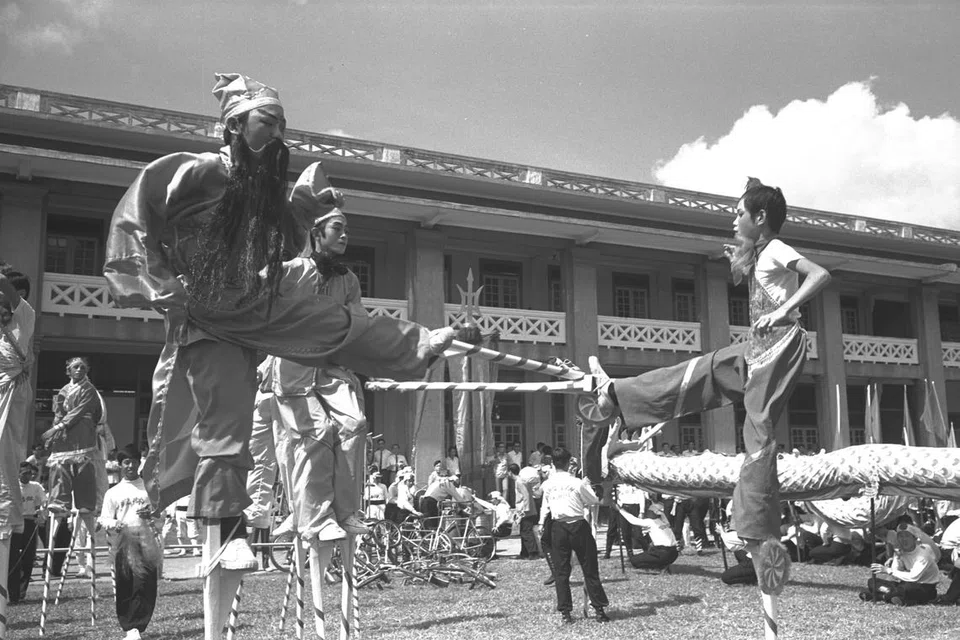 Perarakan Chingay pertama pada 1973.