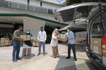 HULUR BANTUAN: Pertubuhan Melayu/Islam seperti Persatuan Muhammadiyah terdorong bahawa ramai badan korporat masih bersedia menghulurkan bantuan meskipun mungkin terjejas dek Covid-19. - Foto BH oleh ALPHONSUS CHERN