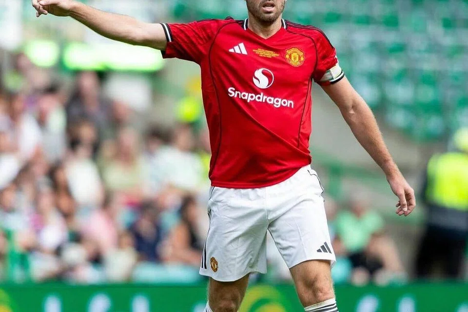 Bekas pemain tengah Manchester United, Michael Carrick, merupakan sebahagian daripada barisan kejurulatihan Solskjaer apabila beliau di United dan pernah mengambil alih peranan sebagai pengurus sementara apabila Solskjaer meninggalkan kelab itu pada 2021.