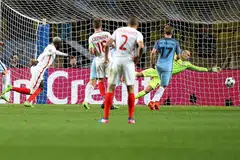 Pemain tengah Tiemoue Bakayoko (kiri) menjaringkan gol ketiga Monaco, yang menewaskan Manchester CIty 3-1 dalam perlawanan pusingan 16 pasukan Liga Juara-Juara di Stade Louis II di Monaco pada 15 Mac 2017. 
