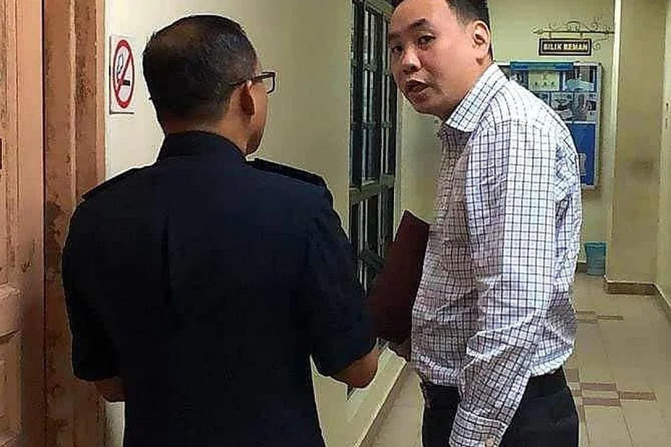 MENGAKU BERSALAH: Tan Hock Lai, 44 tahun, didenda RM8,000 oleh Mahkamah Majistret Khas Trafik, semalam. - Foto FACEBOOK