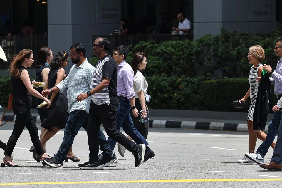 Lebih 1.5 juta warga Singapura dewasa yang layak akan menerima sehingga $850 dalam bentuk tunai di bawah pengagihan Baucar GST (GSTV) pada Ogos 2025, sebagai sebahagian usaha pemerintah meringankan kos sara hidup.