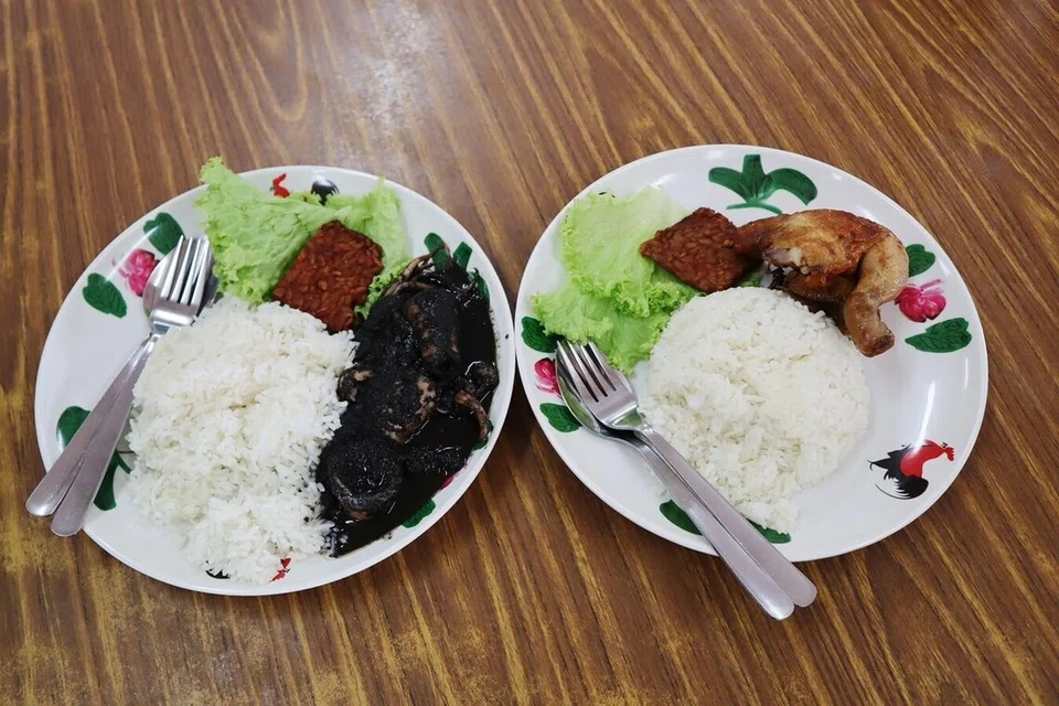 Shenty Feliziana, Bluebell Kitchen, Teck Whye Lane, nasi jeruk sotong hitam 