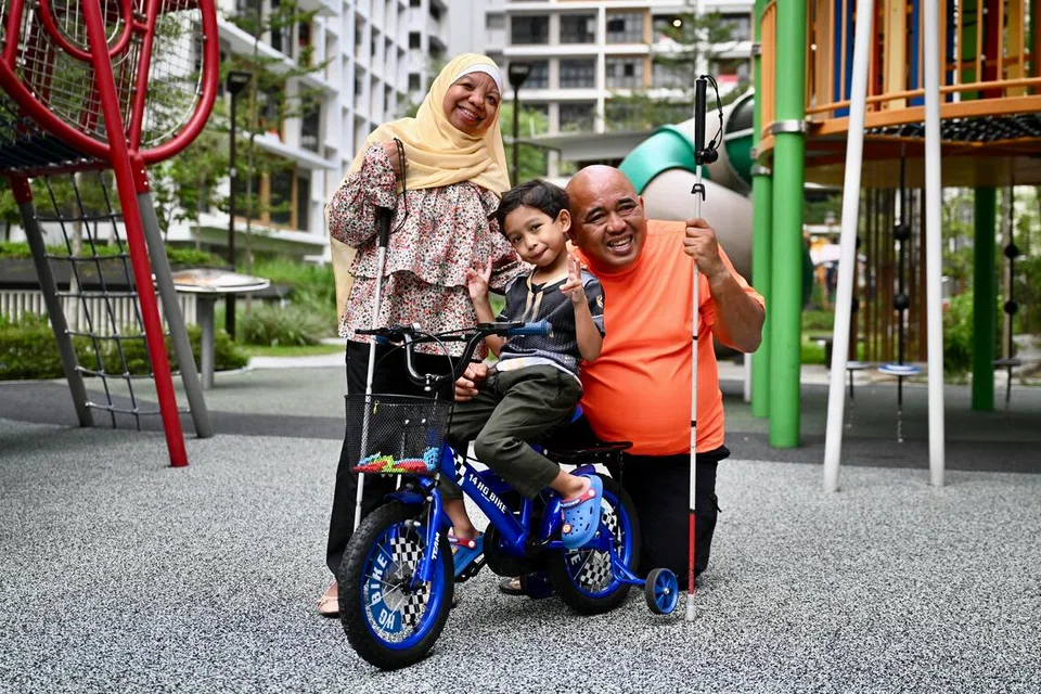 ibu bapa kurang upaya, membesarkan anak, sokongan keluarga