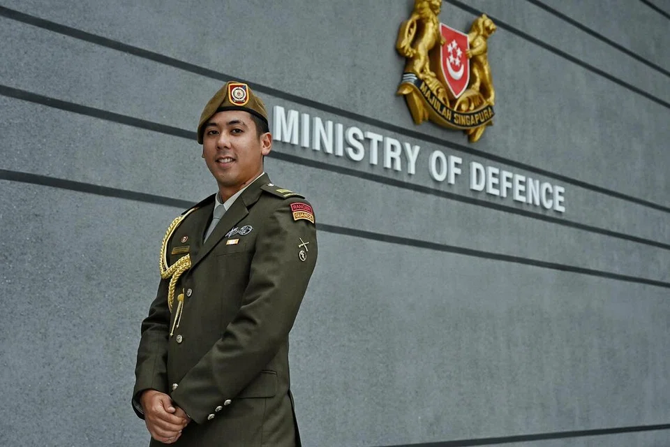 Adikung Kehormat, tentera