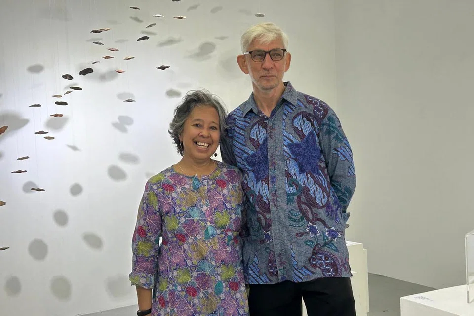 Pasangan Dr Suriani Suratman dan Encik Heiko Schulze antara tiga pasangan suami isteri yang hasil karya mereka dipamerkan di Maya Gallery.