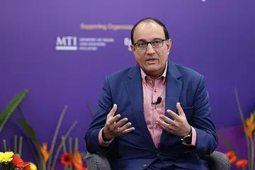 ENCIK ISWARAN: Lebih 1.2 juta urus niaga pembayaran elektronik bernilai lebih $14 juta telah dilaksanakan bulan lalu.