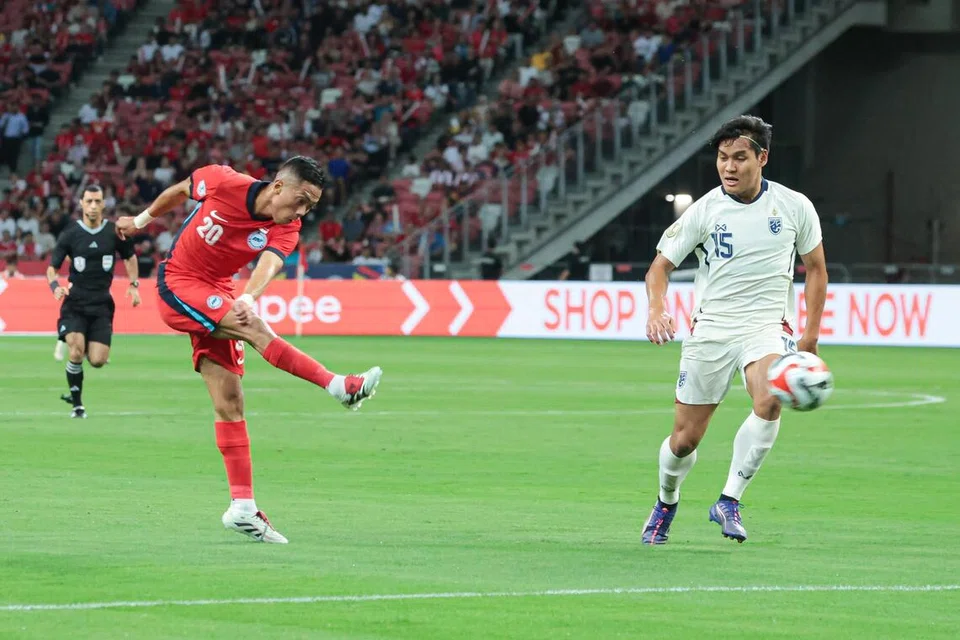 Penyerang Singa, Shawal Anuar (kiri), meraikan gol awal ketika menentang Thailand pada edisi 2024. Skuad negara terbukti mampu meledak gol awal menentang skuad Gajah Perang.