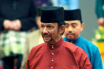 MINTA DIPERKUKUH: Sultan Brunei Darussalam, Sultan Hassanal Bolkiah semalam menyeru ajaran Islam di negara itu diperkukuhkan sebaik saja undang-undang syariah mulai berkuat kuasa. - Foto AFP