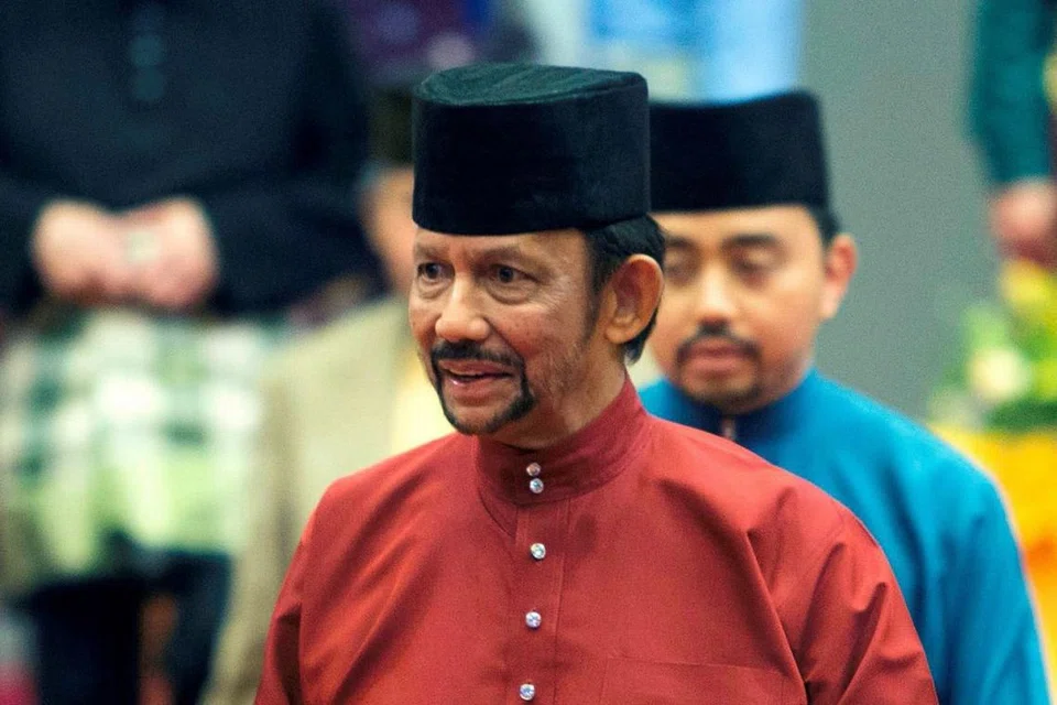MINTA DIPERKUKUH: Sultan Brunei Darussalam, Sultan Hassanal Bolkiah semalam menyeru ajaran Islam di negara itu diperkukuhkan sebaik saja undang-undang syariah mulai berkuat kuasa. - Foto AFP