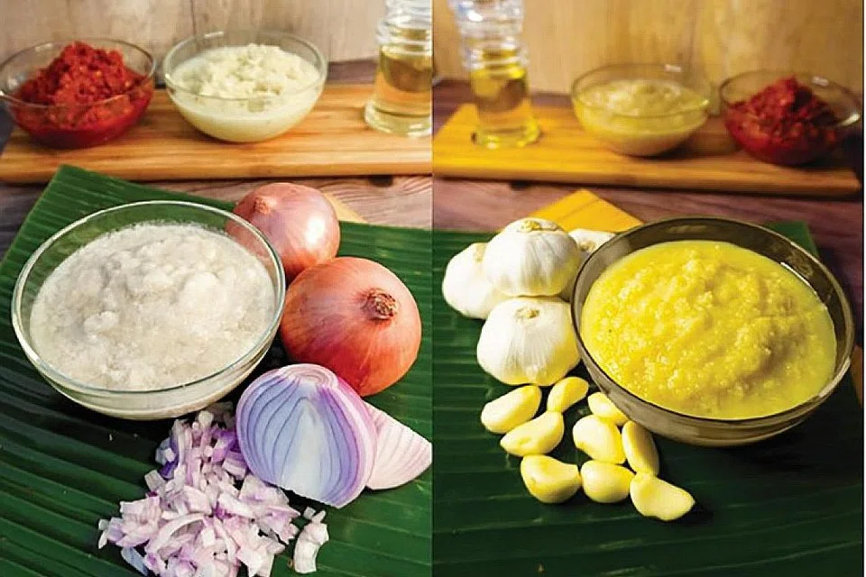 LEBIH PANTAS: Tiada lagi linangan air mata ketika mengupas bawang yang menjadi asas utama masakan, apabila menggunakan pes masakan Selera Warisan. - Foto-foto TOKO WARISAN