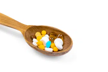 JANGAN SAMPAI MEMUDARATKAN: Pengambilan vitamin harus dipastikan tidak berlebihan sehingga ia menjadi toksik dan boleh meninggalkan kesan mudarat kepada kesihatan (Gambar hiasan).