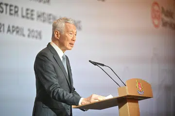 Menteri Kanan, Encik Lee Hsien Loong, berucap di Majlis Makan Malam Perkhidmatan Pentadbiran 2026 di Pusat Ekspo dan Konvensyen Marina Bay Sands, pada 21 April.