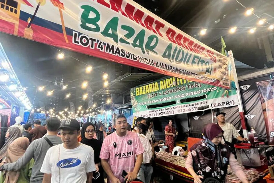 Jalan Tuanku Abdul Rahman atau lebih dikenali sebagai Jalan TAR padat dengan orang ramai yang mahu membeli-belah persiapan Aidilfitri.