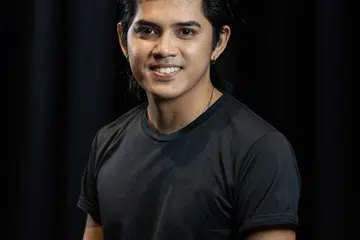 Muhd Ammar Nasrulhaq Abdul Karim banyak menyesuaikan diri dalam memajukan seni inklusif bahkan rasa bertuah dapat meneruskan pengajian ke peringkat Sarjana Muda Seni dalam Pementasan Bahasa Isyarat Britain dan Inggeris (Persembahan) di Royal Conservatoire of Scotland di Britain. 