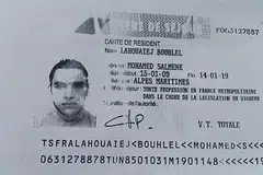 Imej daripada sumber polis Perancis menunjukkan salinan semula permit kediaman Mohamed Lahouaiej-Bouhlel, lelaki yang merempuh trak ke arah orang ramai semasa sambutan Hari Bastille di Nice pada 14 Julai. 