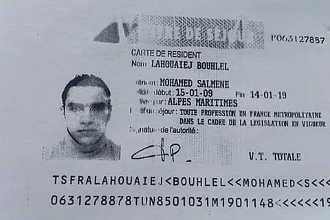 Imej daripada sumber polis Perancis menunjukkan salinan semula permit kediaman Mohamed Lahouaiej-Bouhlel, lelaki yang merempuh trak ke arah orang ramai semasa sambutan Hari Bastille di Nice pada 14 Julai. 