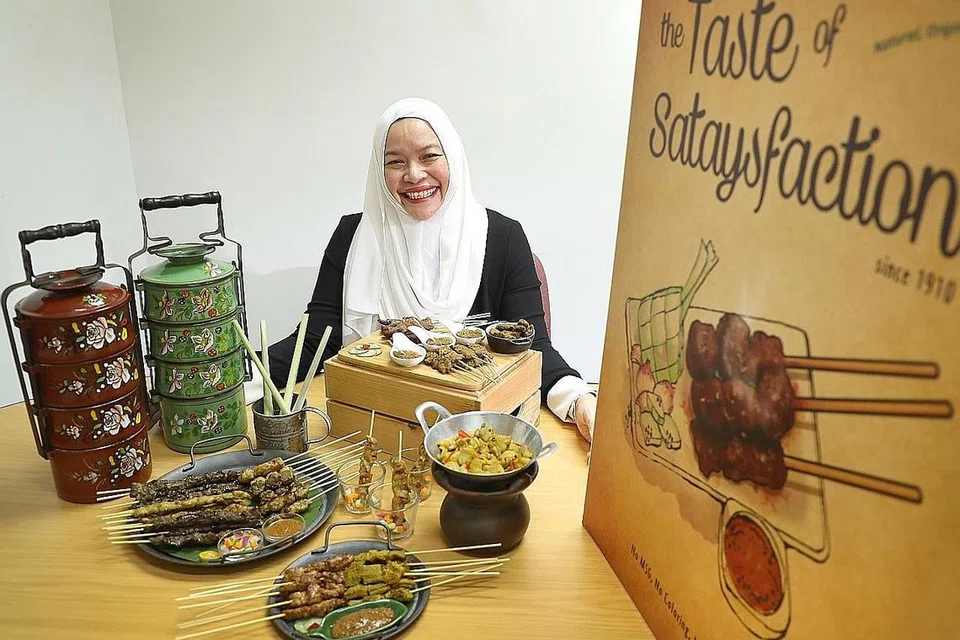 CABARAN NIAGA BAGI WANITA: Cik Samsiah, pemilik Jumain Sataysfaction, berharap dapat menyumbang kepada SG-WEN dengan berkongsi pengalamannya dalam menjalankan perniagaan dan belajar daripada pengalaman usahawan wanita lain. - Foto ZAOBAO