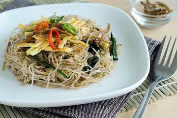 SEDAP DAN SIHAT: Inilah sajian daripada resipi Bihun Beras Perang Dengan Ikan Bilis. - Foto HPB