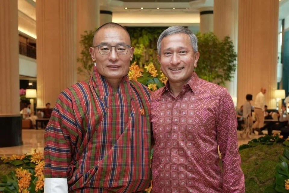 Menteri Ehwal Luar, Dr Vivian Balakrishnan (kanan), bertemu dengan Perdana Menteri Bhutan, Encik Tshering Tobgay, pada 17 September. 