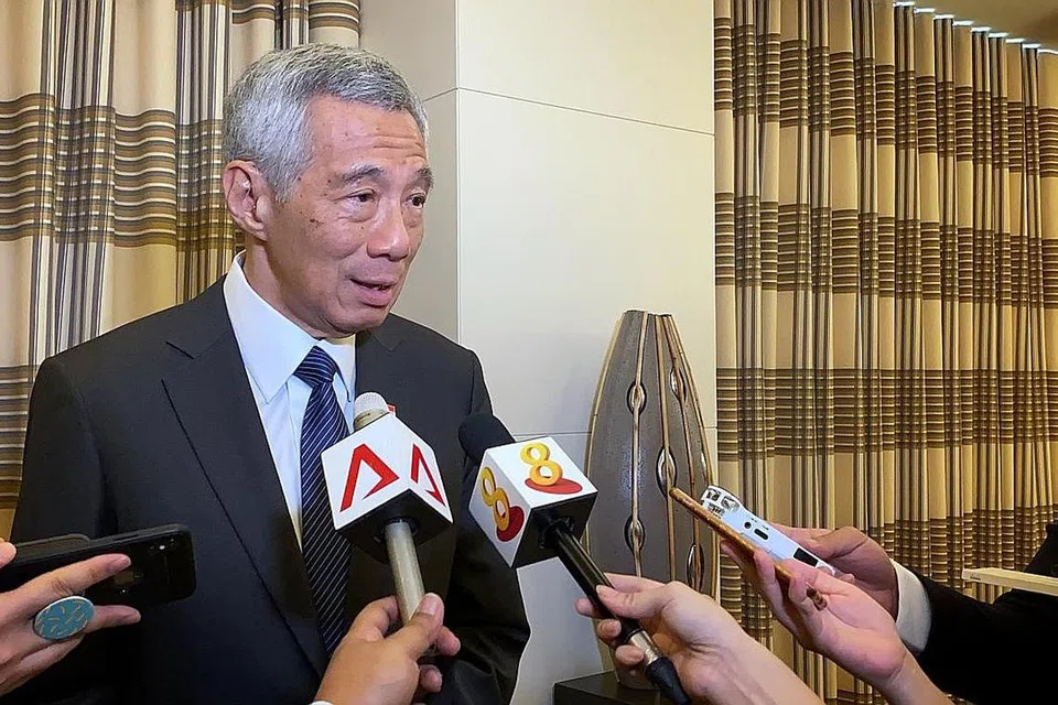 PM LEE: Ajak warga Singapura bekerjasama dengan barisan pemimpin generasi keempat untuk mengatasi cabaran getir mendatang. - Foto BM oleh GAVIN FOO
