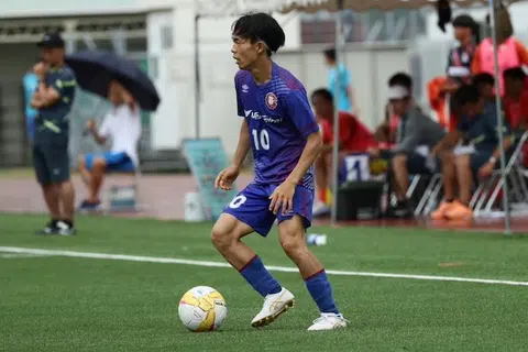 Takumi Yokohata, 23 tahun, berpindah daripada Universiti Kyushu Sangyo Jepun ke Albirex Niigata. Ini merupakan penampilan pertamanya dalam bola sepak secara profesional di Singapura. 