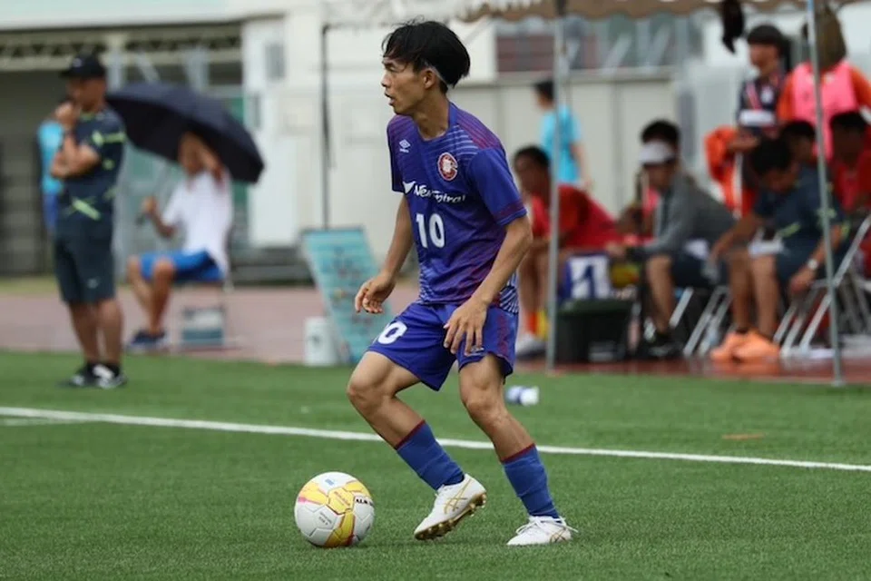 Takumi Yokohata, 23 tahun, berpindah daripada Universiti Kyushu Sangyo Jepun ke Albirex Niigata. Ini merupakan penampilan pertamanya dalam bola sepak secara profesional di Singapura. 