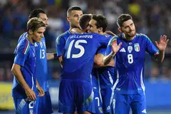 Para pemain Italy meraikan gol yang dijaringkan Davide Frattesi. Italy membuka tirai kempen mempertahankan kejuaraan Eropah (Euro 24) pada 15 Jun ini menentang Albania dalam Kumpulan B, yang mana mereka turut berdepan Sepanyol dan Croatia.
