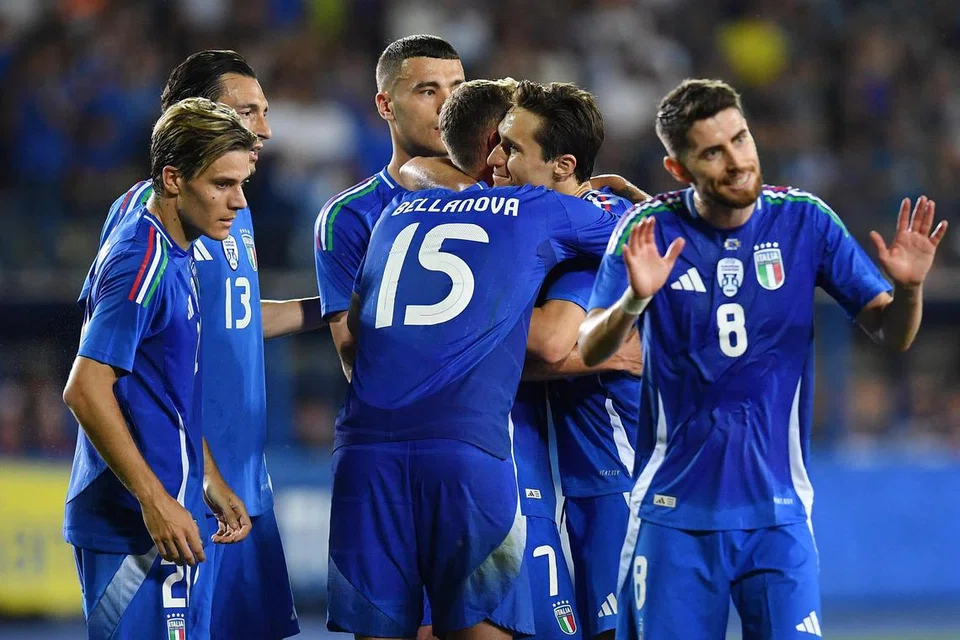 Para pemain Italy meraikan gol yang dijaringkan Davide Frattesi. Italy membuka tirai kempen mempertahankan kejuaraan Eropah (Euro 24) pada 15 Jun ini menentang Albania dalam Kumpulan B, yang mana mereka turut berdepan Sepanyol dan Croatia.
