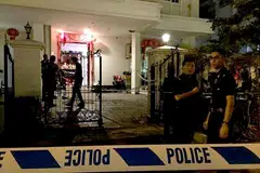 DITUDUH MEMBUNUH MAJIKAN: Daryati sedang diperbicarakan atas kesalahan menikam dan mengelar Cik Seow di rumahnya di Telok Kurau, yang menyebabkan wanita itu mengalami 98 luka pisau. -Foto FAIL ST.